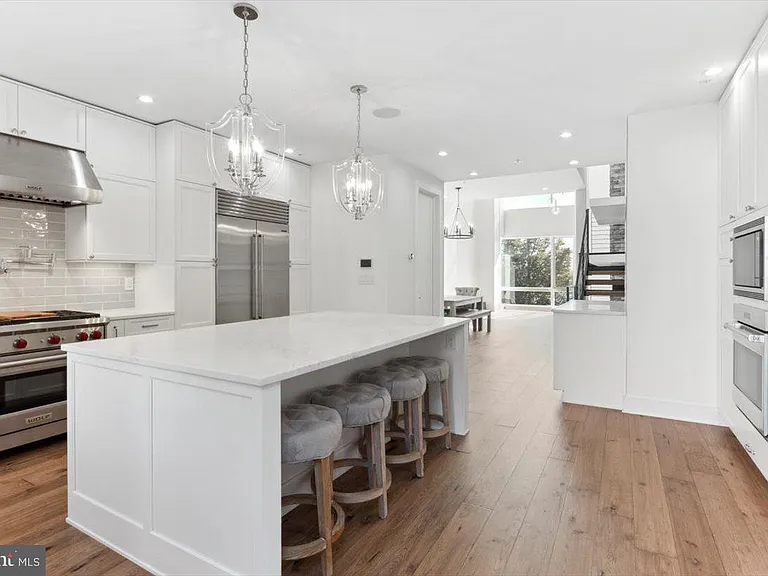 138 S Front St — Photo 14