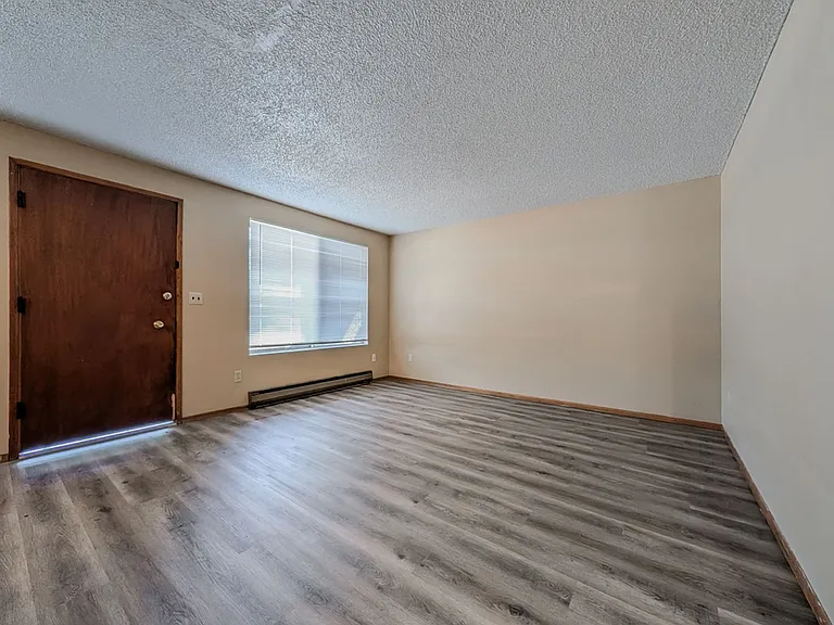 1526 7th St (Columbia Apts) — Photo 4
