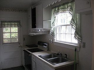 3rd image of 248 Hamlin Ave