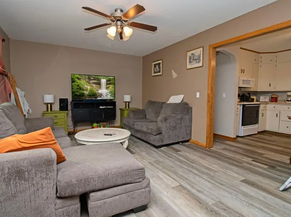 61 Central Ave N, Richmond, MN 56368