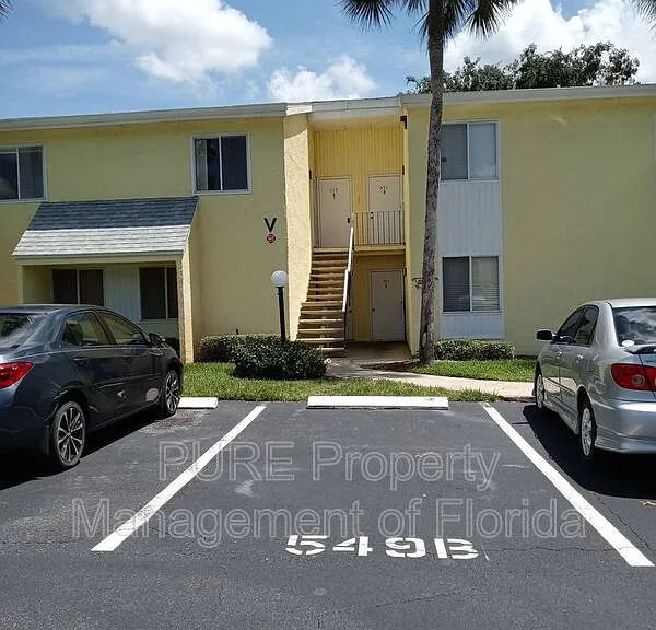 549 Fairways Dr #B — Photo 2