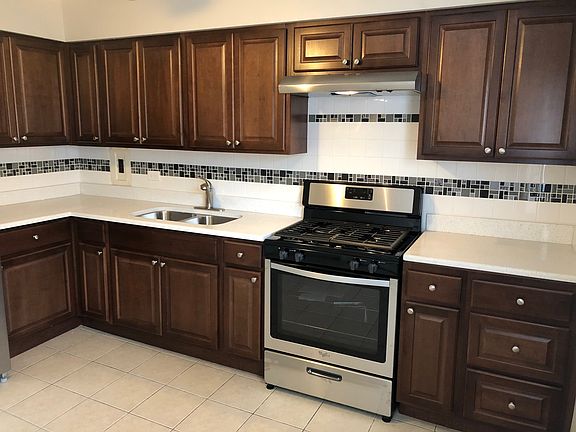 2nd image of 117 E Grove St APT 5