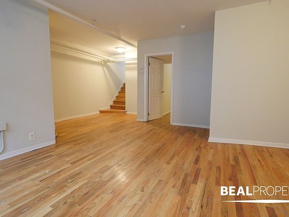 5th image of 656 W Cornelia Ave Unit 22