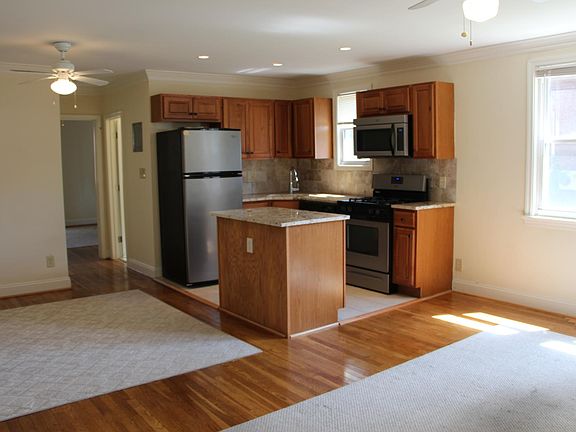 2nd image of 727 N Oakland St APT 6