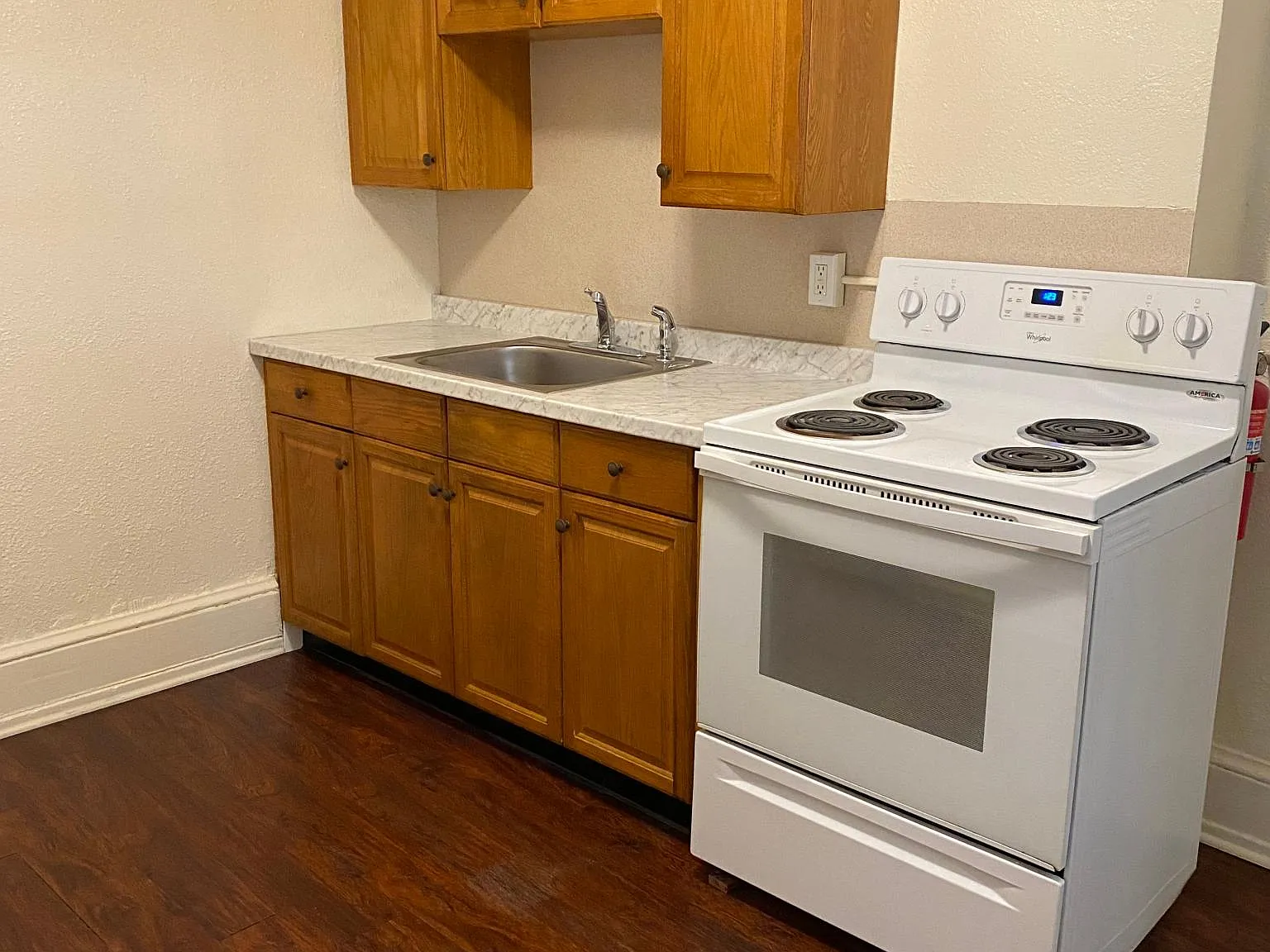 1 bed, 800 sqft, $1,100 — Photo 2