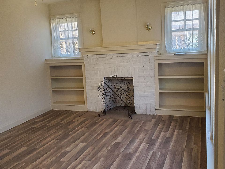 living room with built-ins, non-working fireplace.