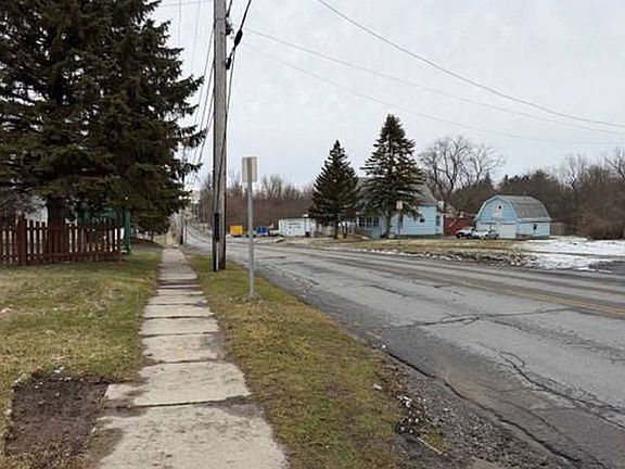 Exterior Neighborhood (street photo)