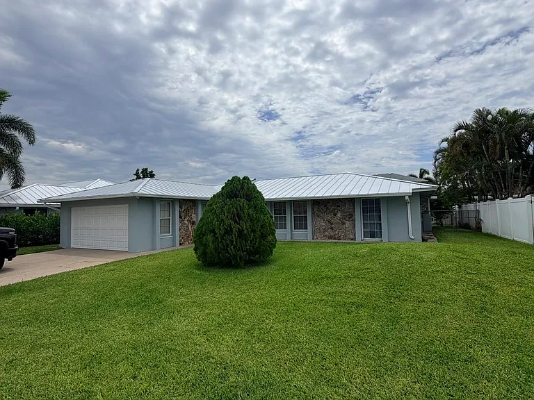 2601 W Carandis Rd — Photo 1