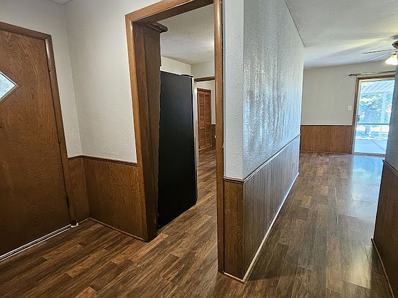 4th image of 8800 S Victoria Dr