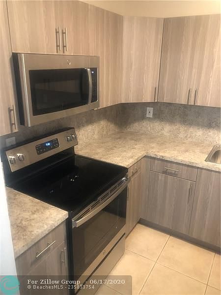 1st image of 770 NE 128th St APT 301