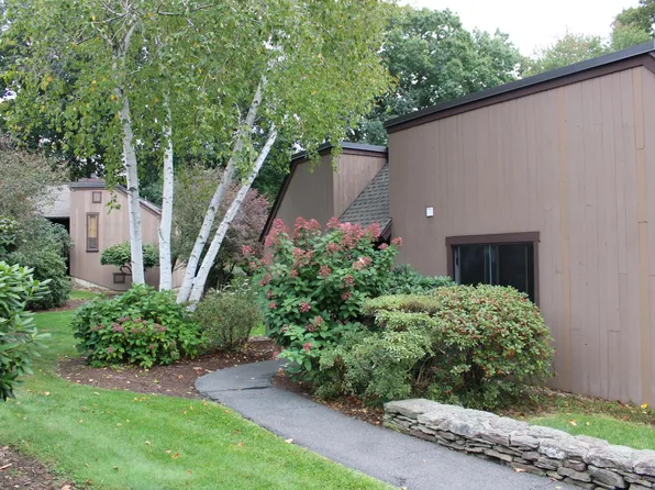 27 Canterbury Ln, Avon, CT 06001