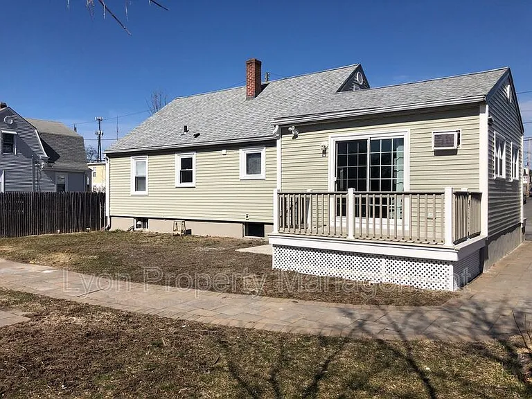 28 Lauder Ave — Photo 13