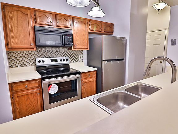 3rd image of 13110 Briarcliff Ter APT 610