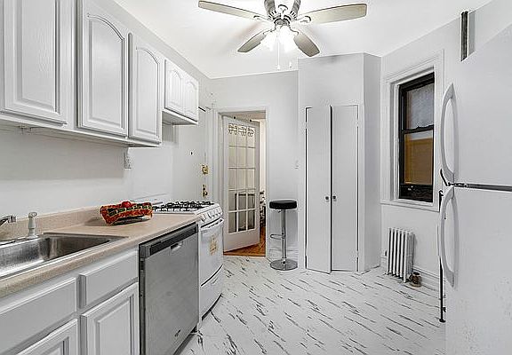 4th image of 317 E 73rd St #3EF
