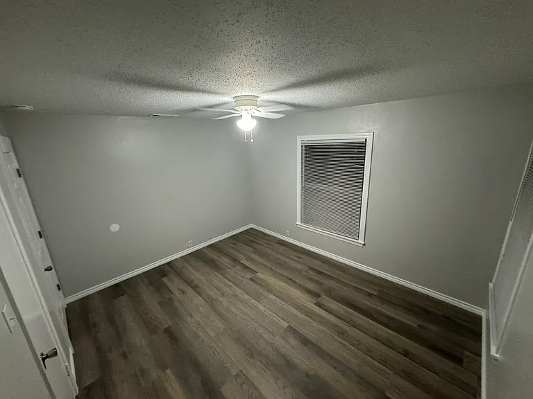 1320 N Travis St — Photo 9