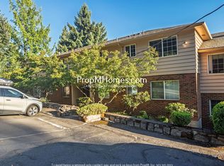 8400 SW Canyon Ln APT 17, Portland, OR 97225