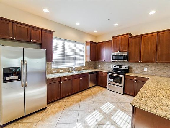 5th image of 916 Sombra St #916