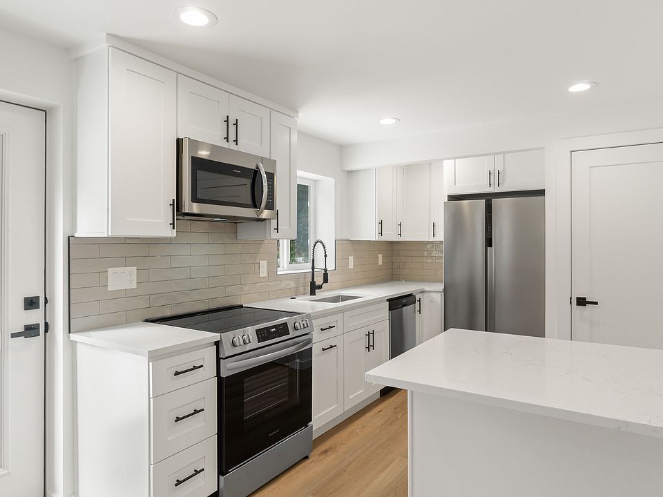1st image of 326 NE 125th St #2
