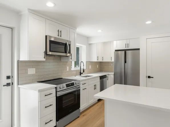 326 NE 125th St #2, Seattle, WA 98125