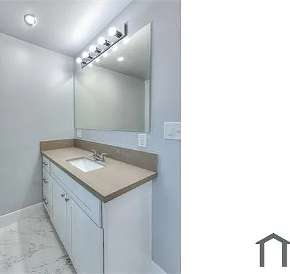4286 S Hobart Blvd — Photo 3