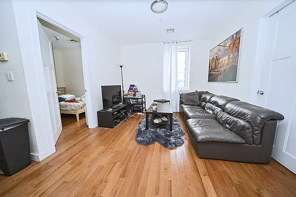 Rented by Level Group | media 14