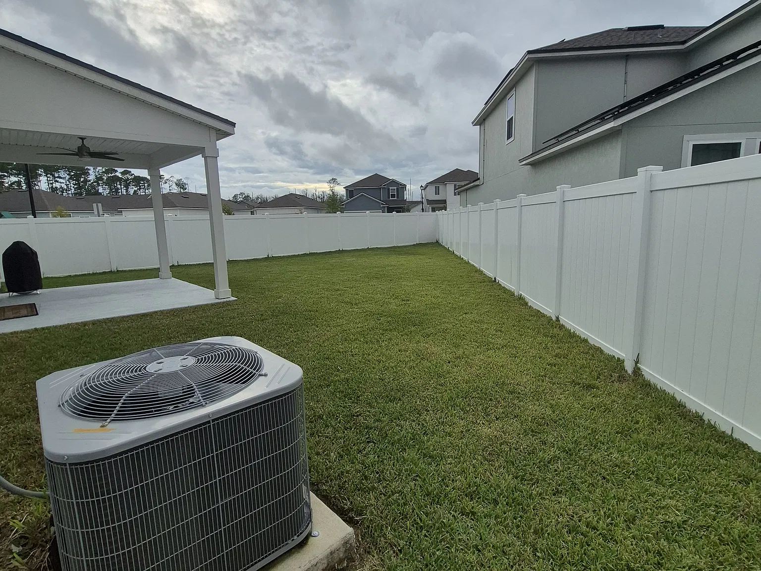 4 bed, 2074 sqft, $2,670 — Photo 2