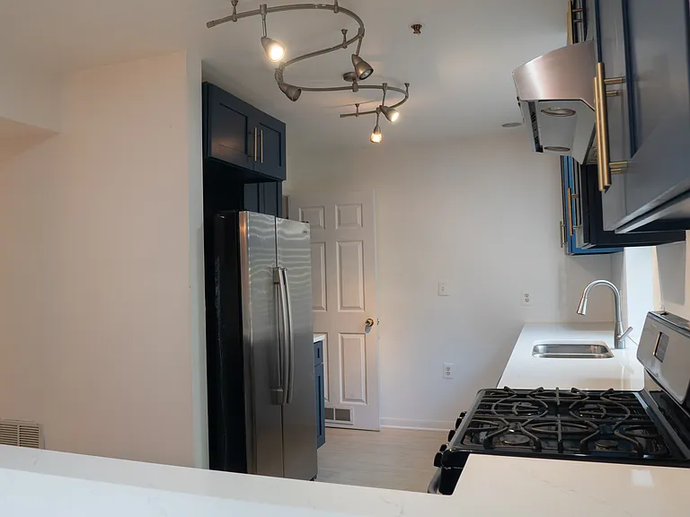 2300 18th St NE #2300 — Photo 10