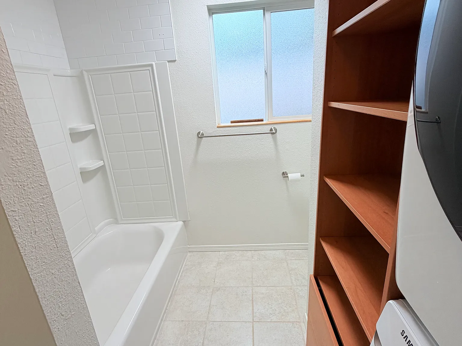 2 bed, 800 sqft, $1,999 — Photo 2