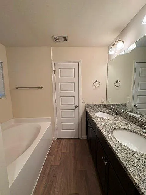 3 bed, 2.5 bath, 1468 sqft, $1,750 — Photo 4