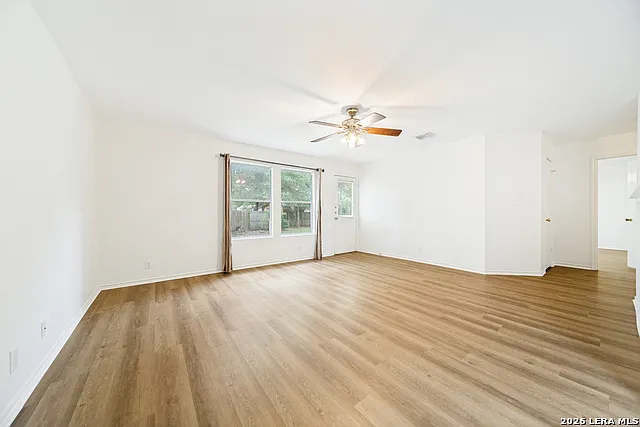 233 Sophia Cir — Photo 4