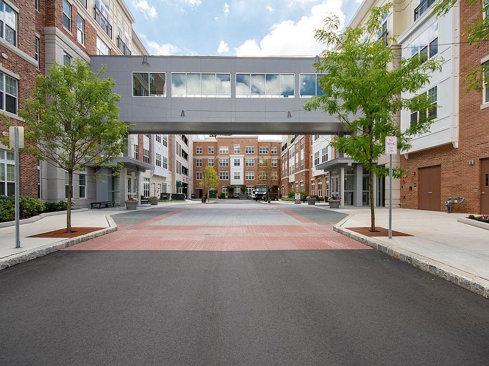 Woodmont Metro at Metuchen Station Apartment Rentals Metuchen, NJ