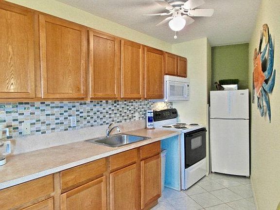 3rd image of 5008 Gulf Blvd #110