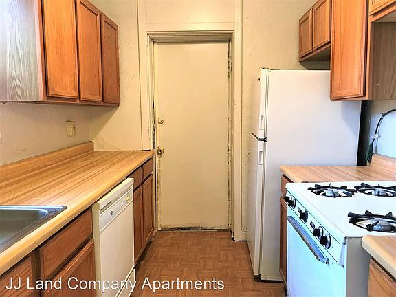 3rd image of 5525 Covode St #9585034
