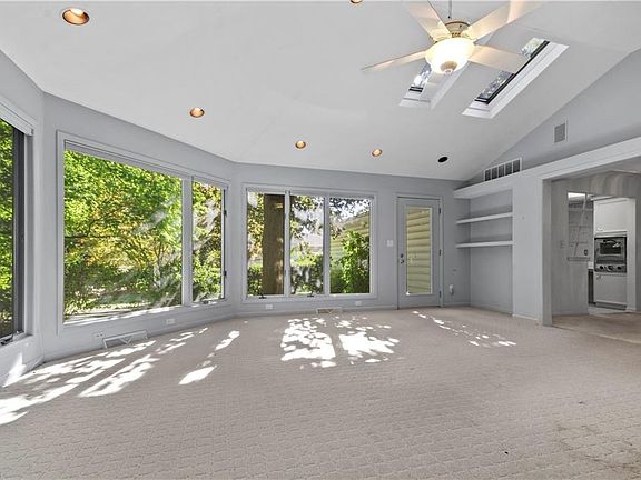 3rd image of 3470 Kingston Ln