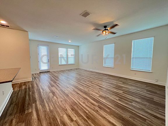 3rd image of 2605 Warren Ln