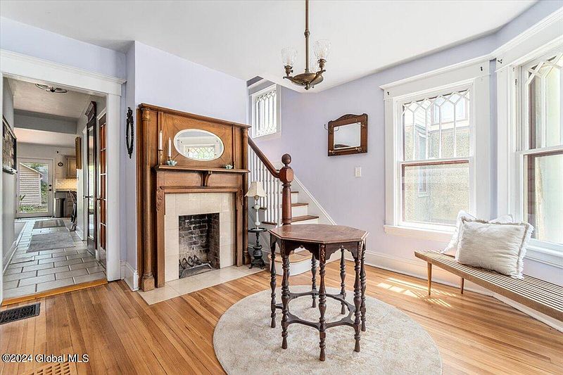 5th image of 1206 Parkwood Boulevard