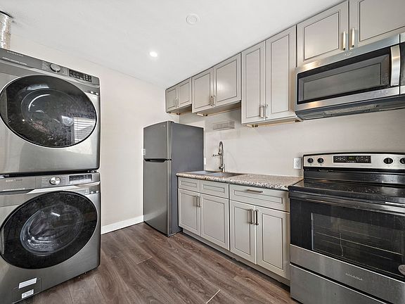 2nd image of 1811 21st St #B