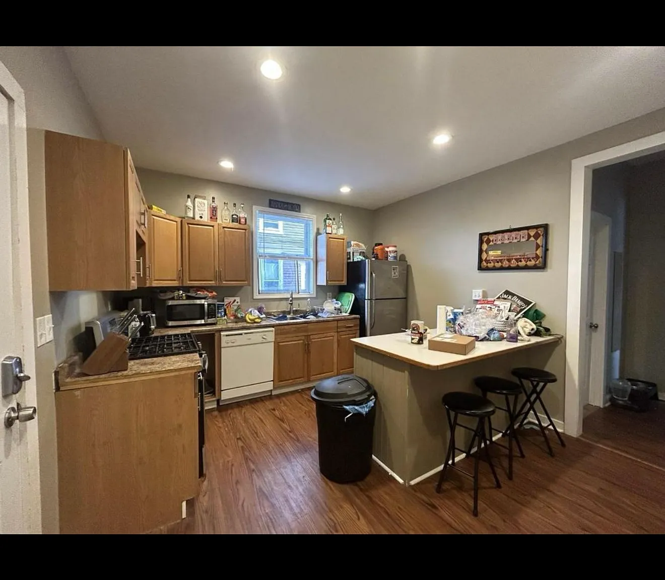 5 bed, 1500 sqft, $3,750 — Photo 1