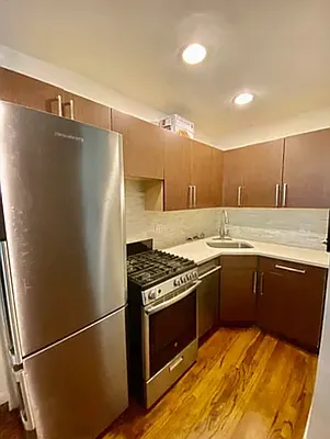 Rented by Avenues Real Estate | media 11
