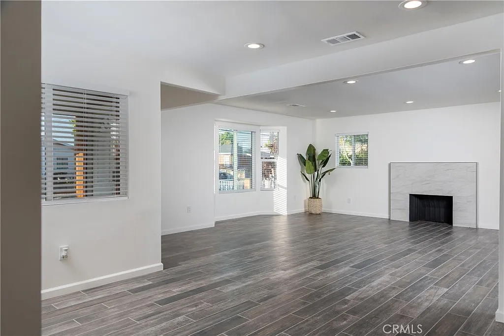 3 bed, 1.5 bath, 1700 sqft, $4,200 — Photo 3
