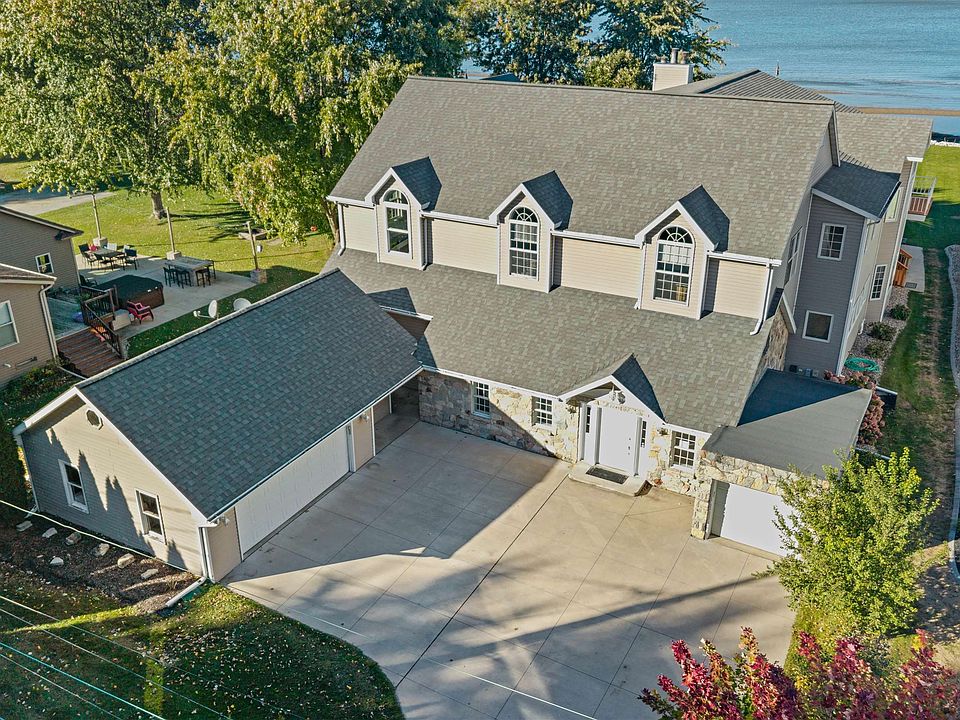 1st image of 2249 Lakeside Pl