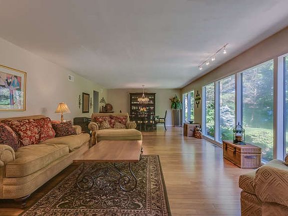 5th image of 1132 Stratford Pl