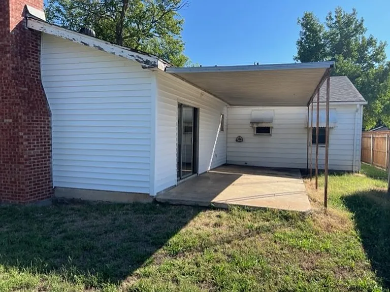 1122 N Flood Ave — Photo 20