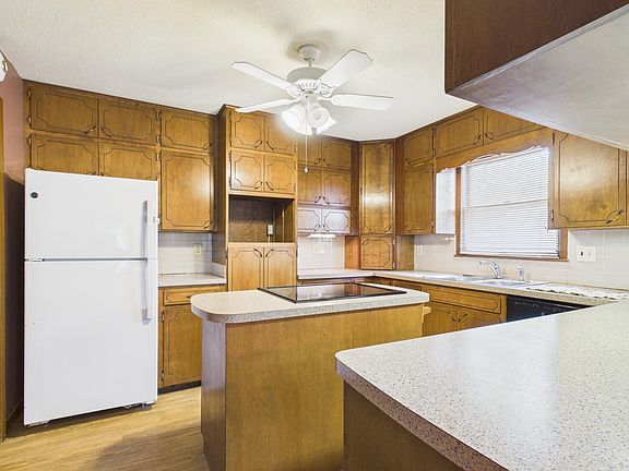 3rd image of 1307 Longman Dr