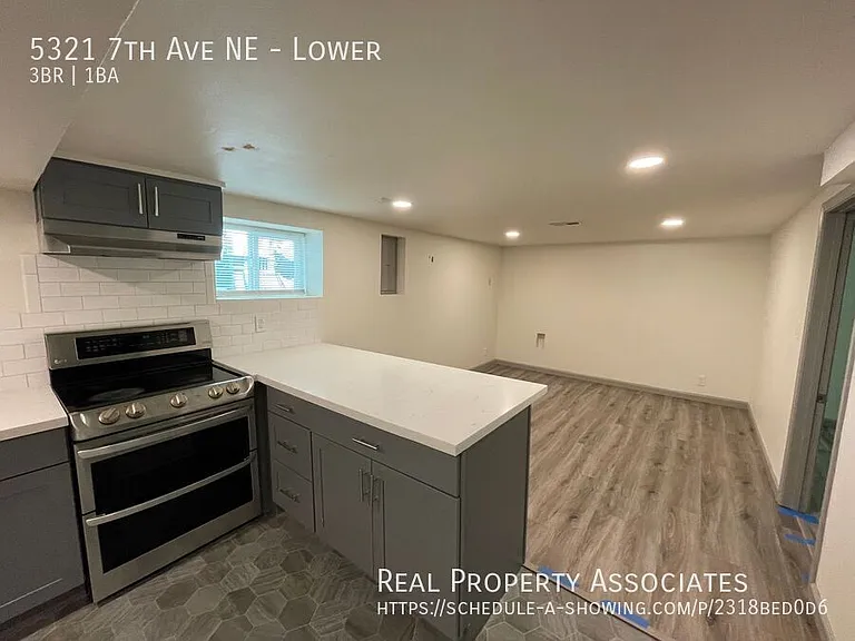 5321 7th Ave NE #LOWER — Photo 4