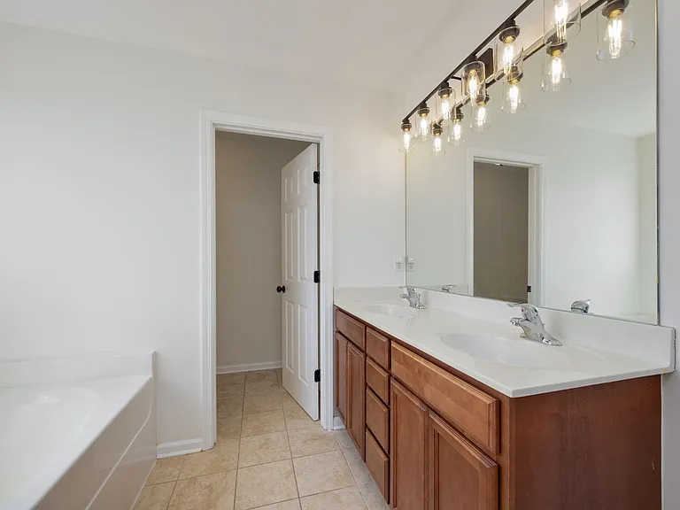 4093 Locerbie Cir — Photo 38