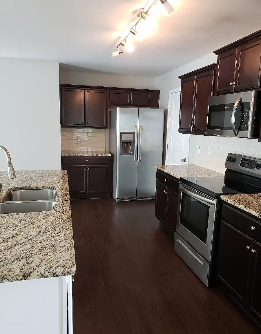 4 bed, 2244 sqft, $2,350 — Photo 3