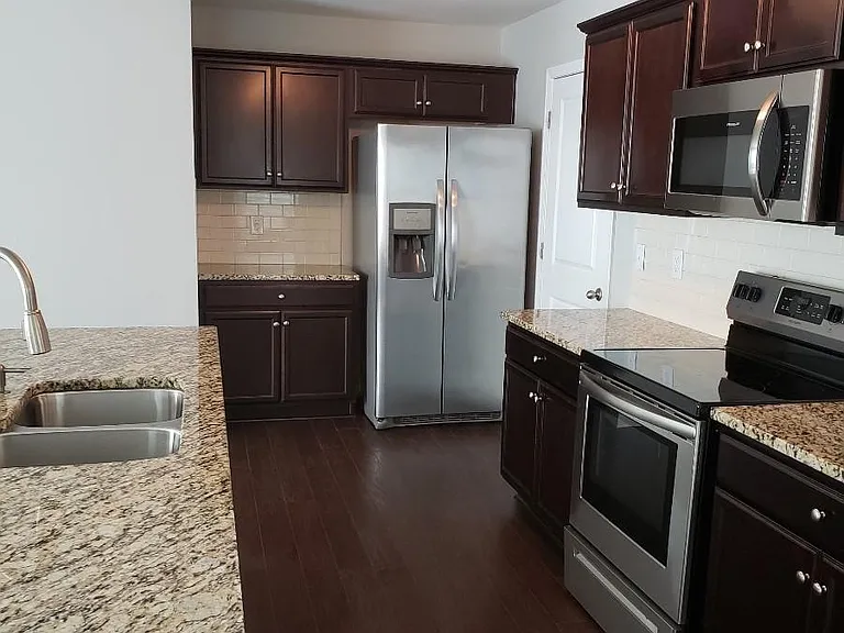 4176 Long Arrow Dr — Photo 2