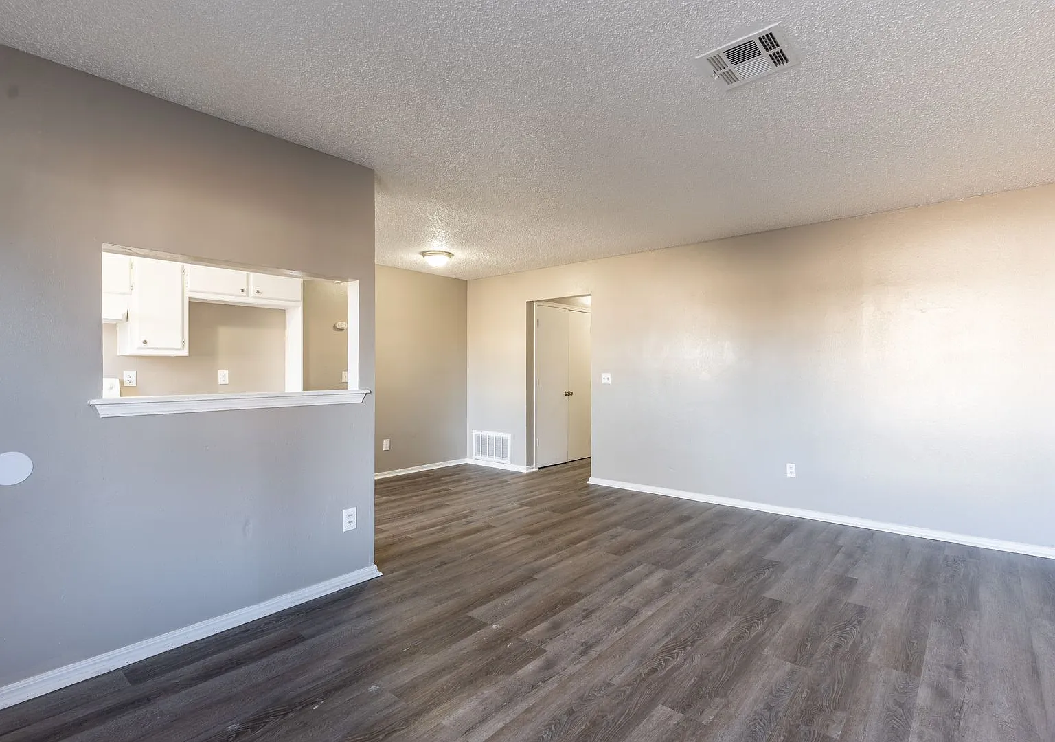 Welcome to the charming 2 Bedroom House in OKC, OK! — Photo 3