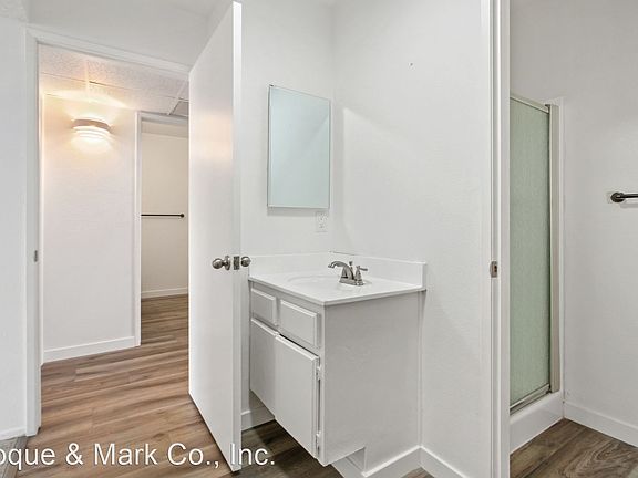 3rd image of 3685 Watseka Ave #204
